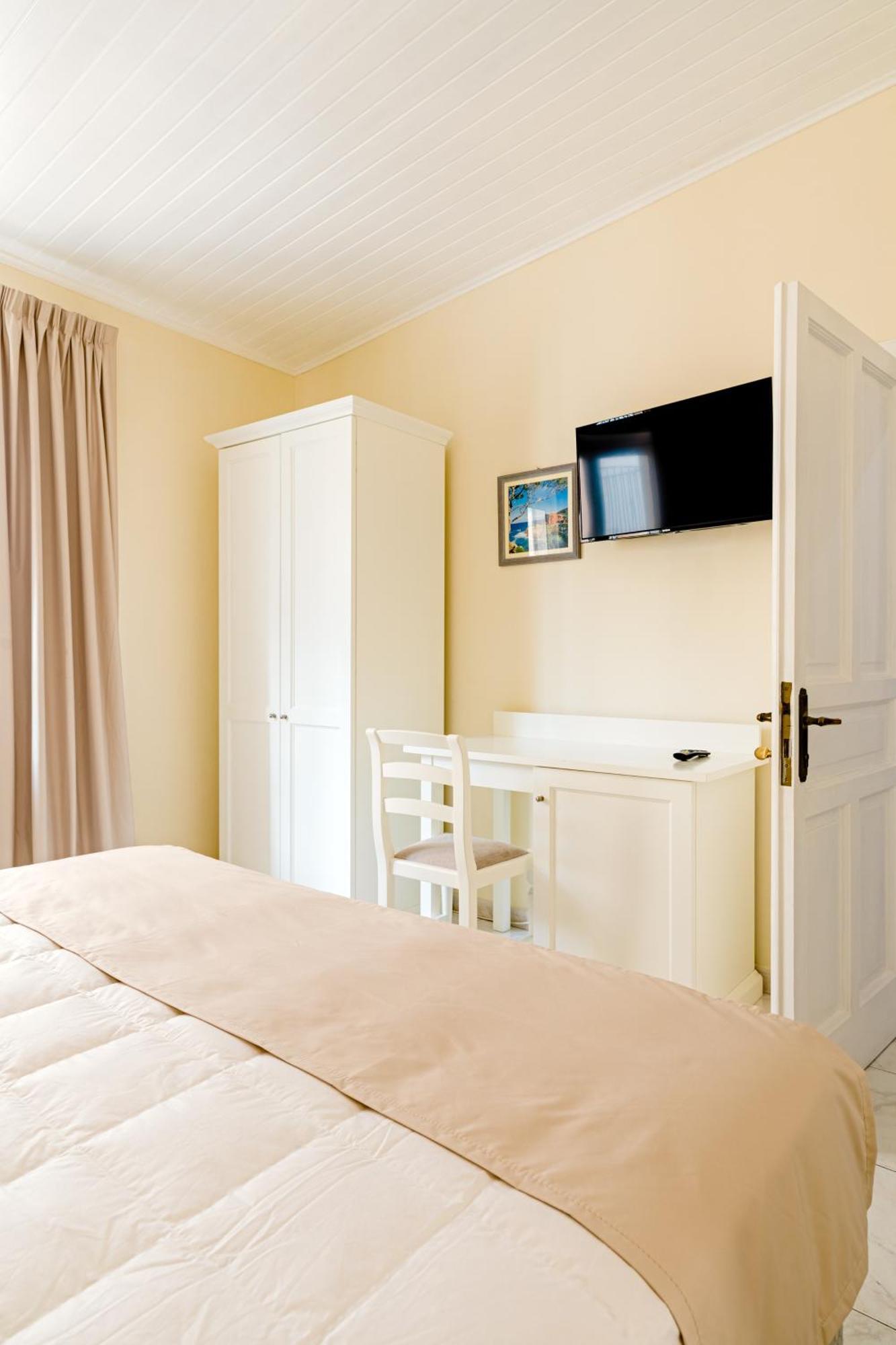 איסקיה Hotel Da Raffaele מראה חיצוני תמונה