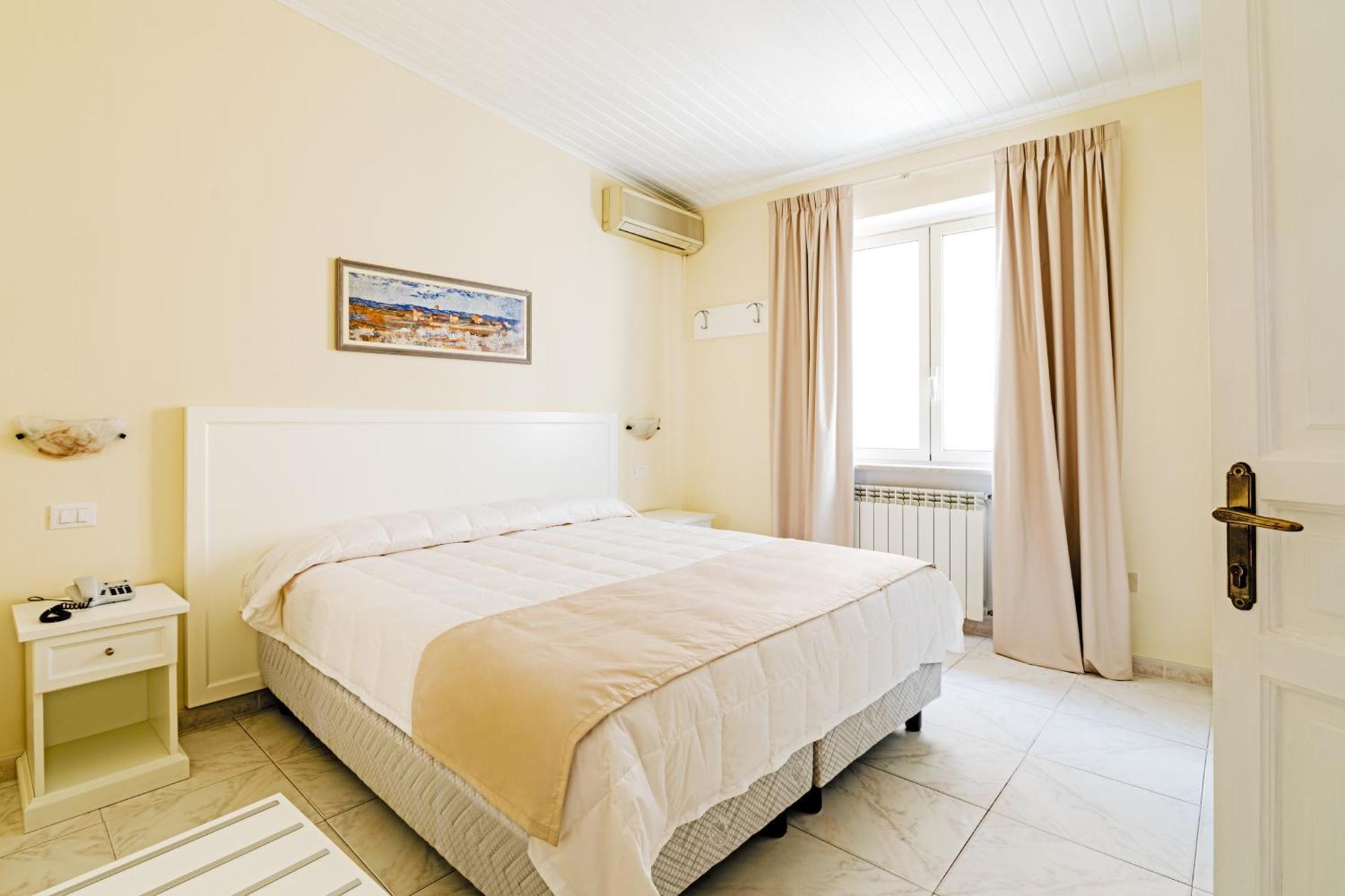 איסקיה Hotel Da Raffaele מראה חיצוני תמונה