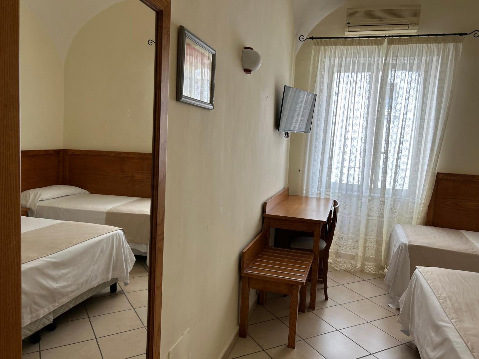 איסקיה Hotel Da Raffaele חדר תמונה
