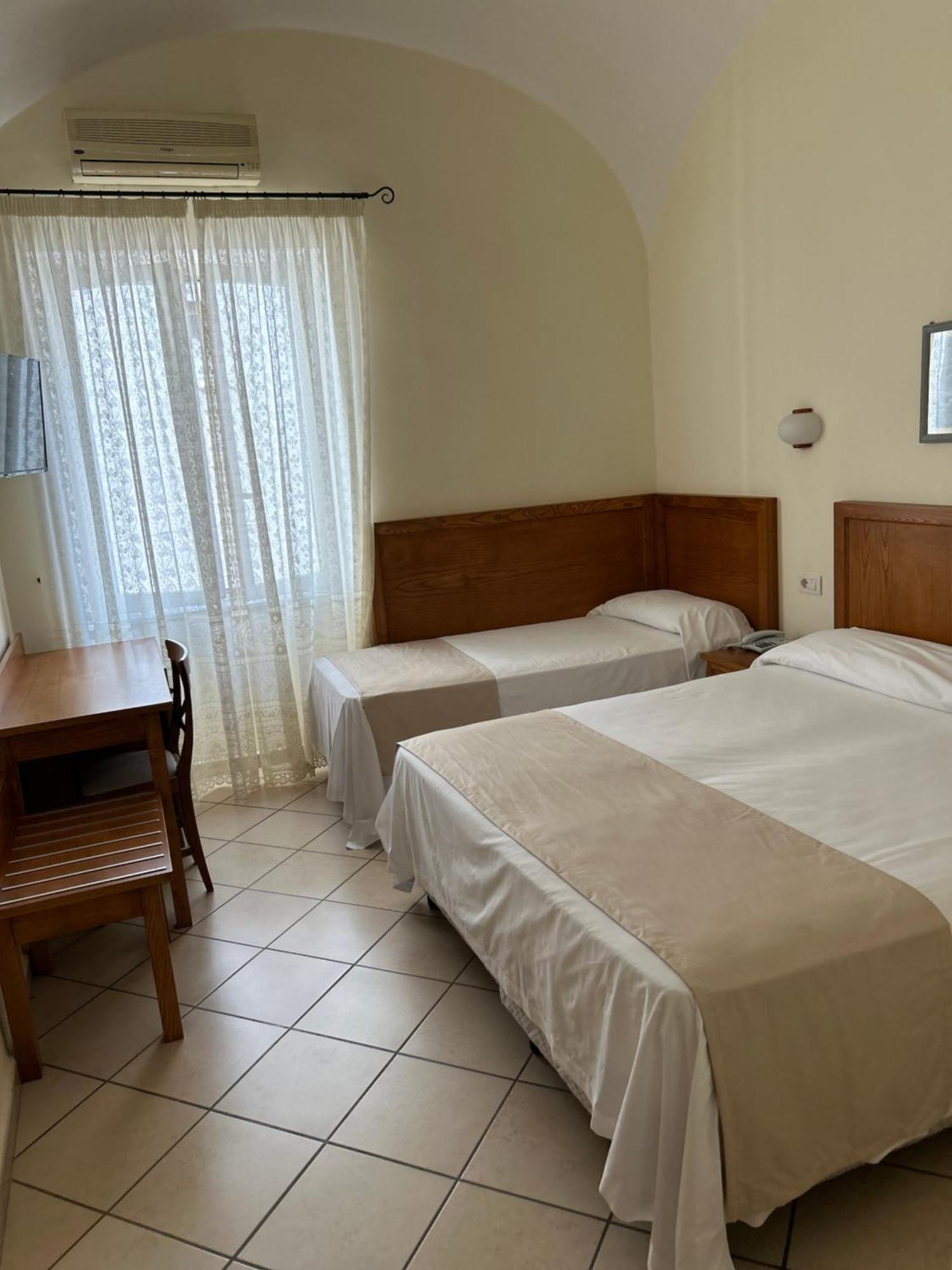 איסקיה Hotel Da Raffaele חדר תמונה