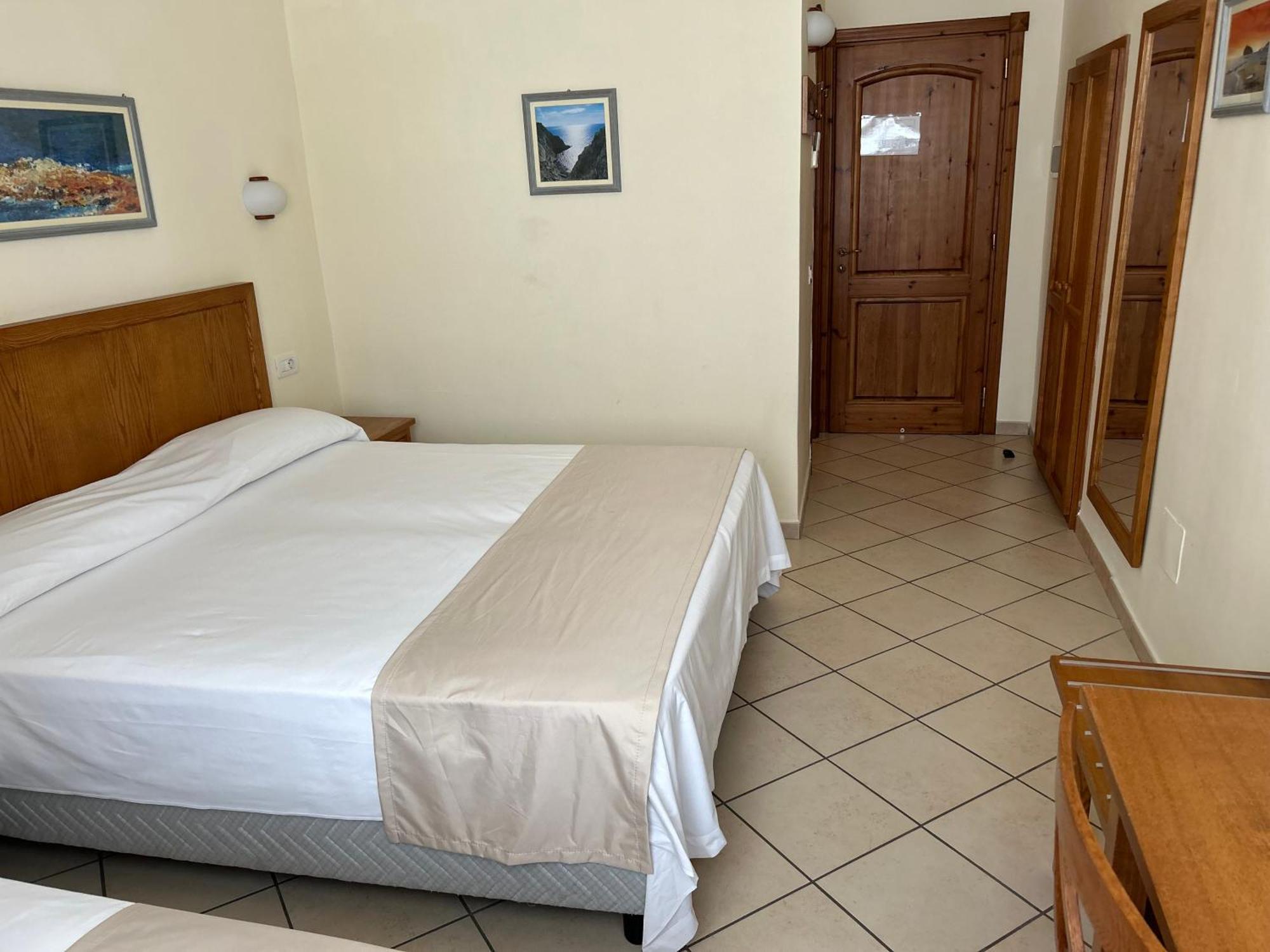 איסקיה Hotel Da Raffaele חדר תמונה